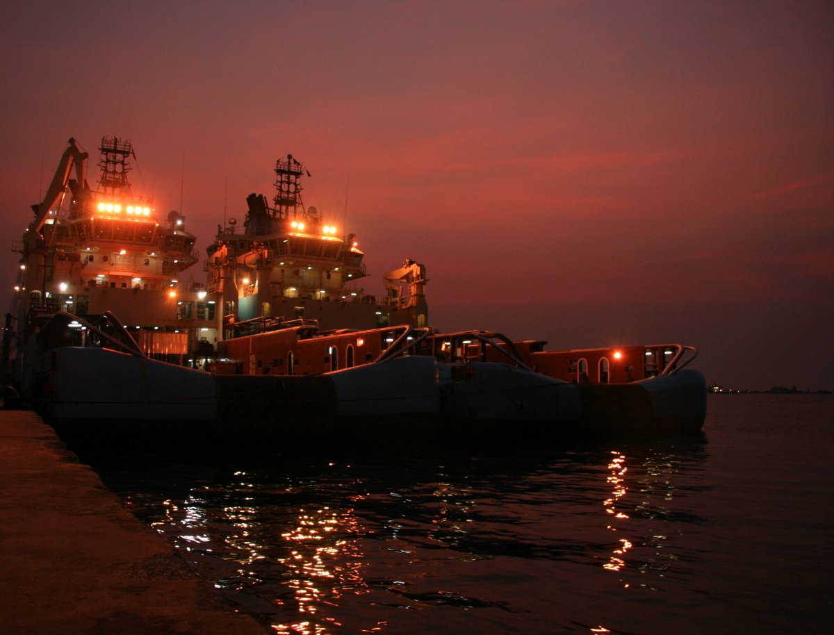 Maersk-Trader-and-Maersk-Tracker,-Luanda,-Angola-(4).jpg